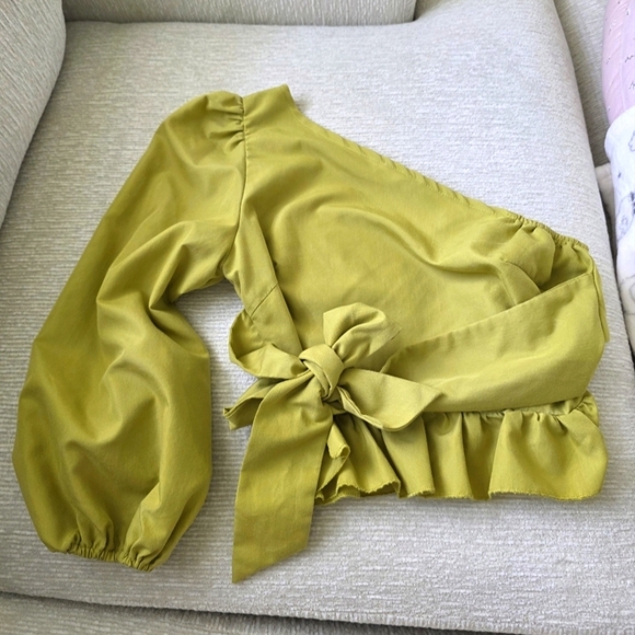 SHEIN Tops - Olive Green One-Shoulder Top